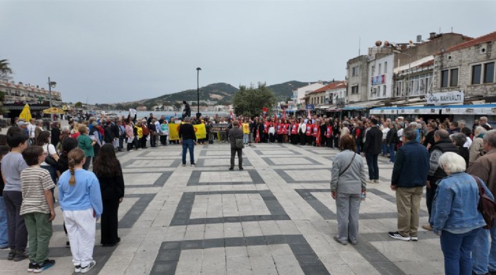 OKULLARDA ŞİDDET VE CİNAYETLER FOÇADA PROTESTO EDİLDİ