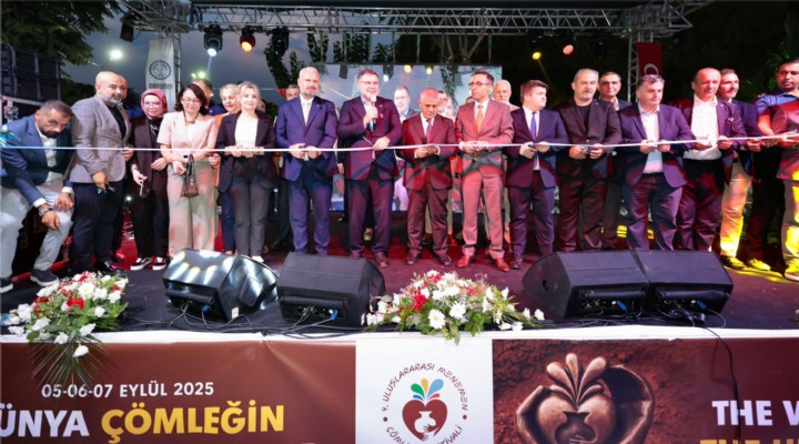 ULUSLARARASI MENEMEN ÇÖMLEK FESTİVALİ'NE GÖRKEMLİ AÇILIŞ